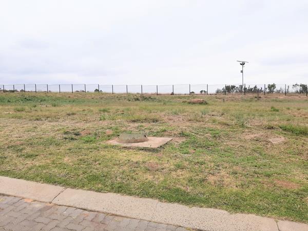 1 099 m² Land