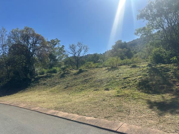 925 m² Land