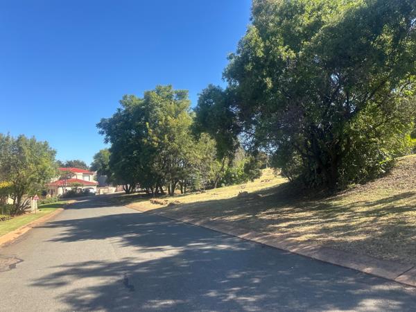 925 m² Land