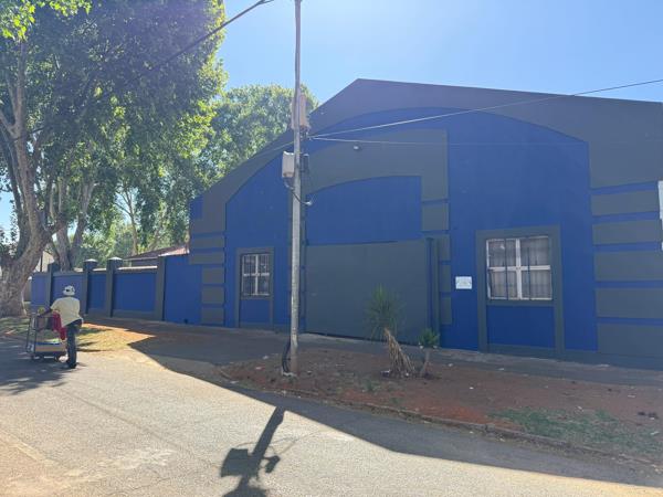 990  m² Commercial space