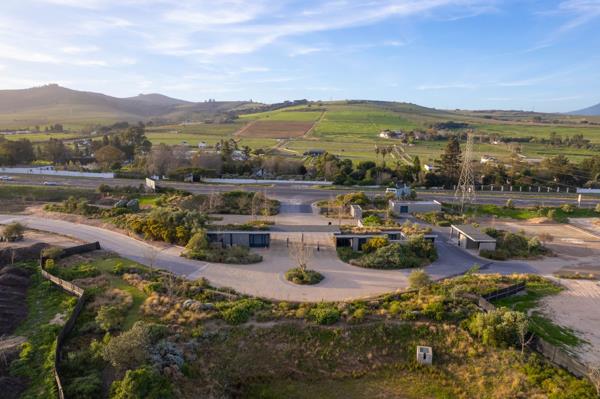 853 m² Land