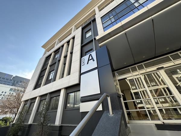 295  m² Commercial space