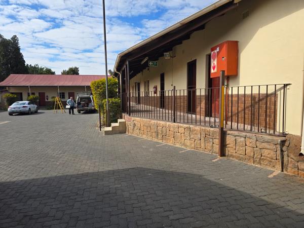 1 586  m² Commercial space