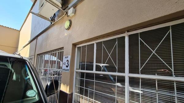 65  m² Commercial space