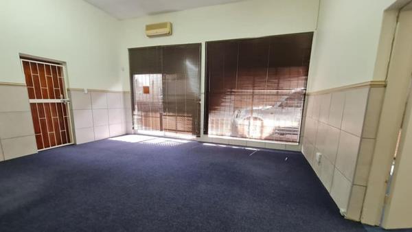 65  m² Commercial space