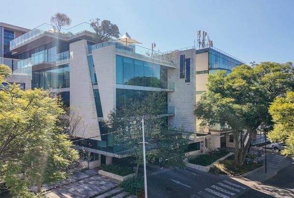 353  m² Commercial space