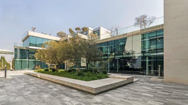 353  m² Commercial space