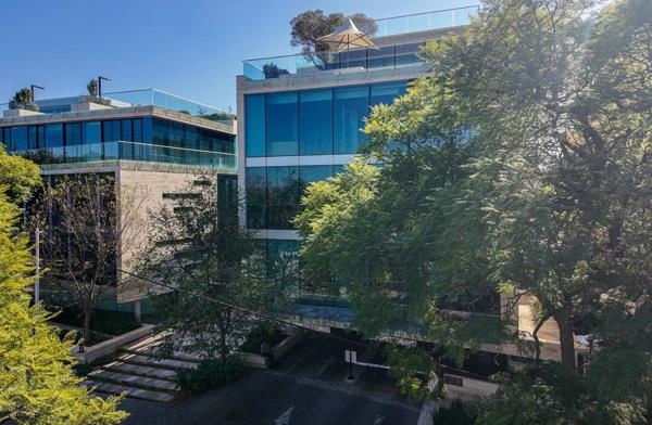 273  m² Commercial space