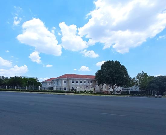 2 422  m² Commercial space