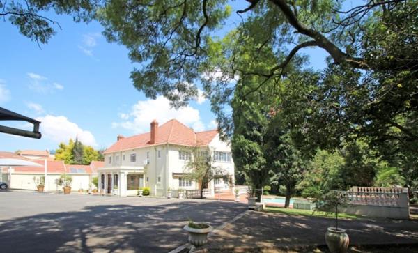 672  m² Commercial space