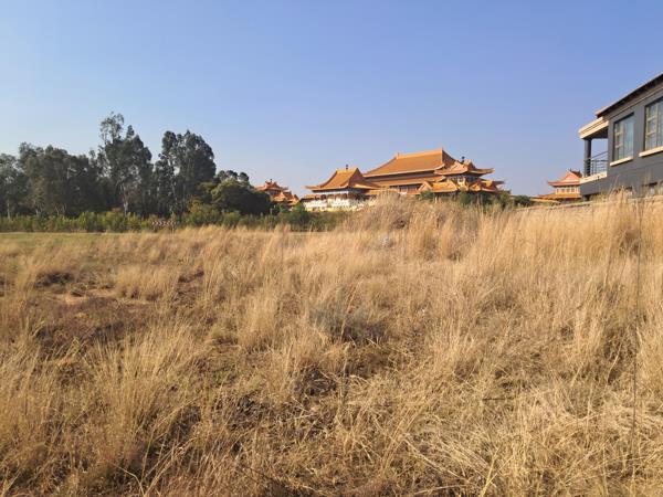 1 025 m² Land