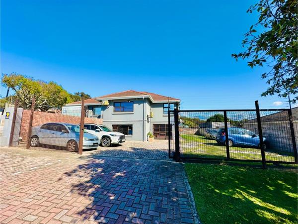 275  m² Commercial space