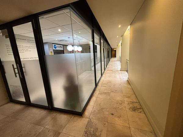 251  m² Office Space