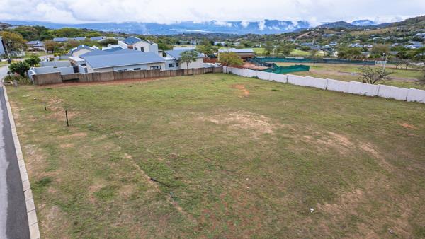 987 m² Land