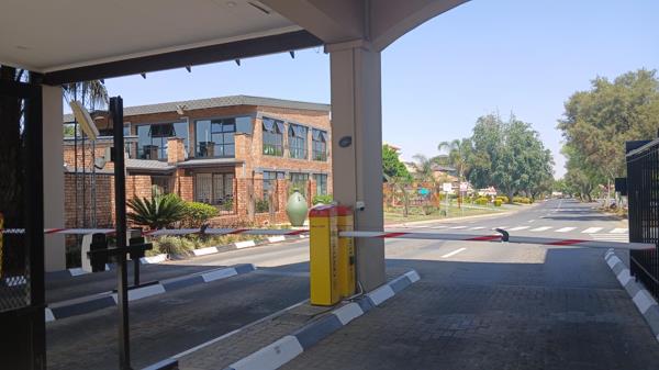 596 m² Land