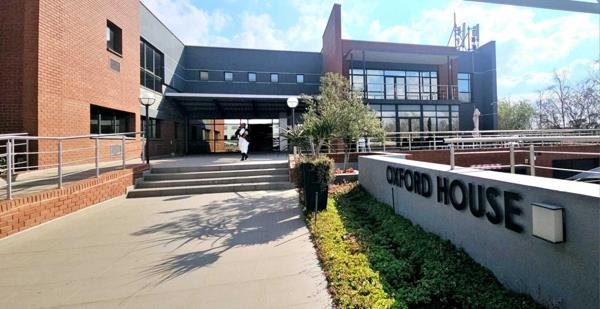 781  m² Commercial space