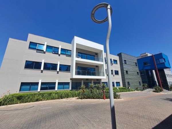 1 200  m² Commercial space