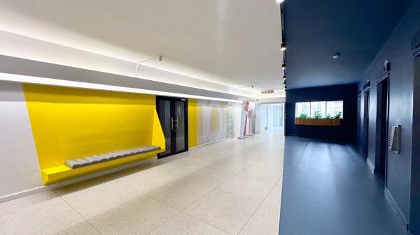 663  m² Commercial space