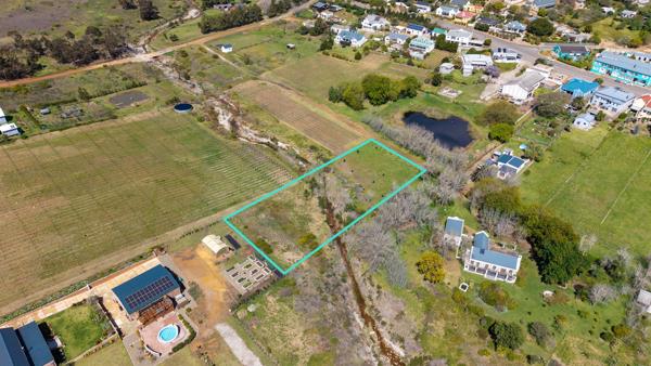 3 600 m² Land