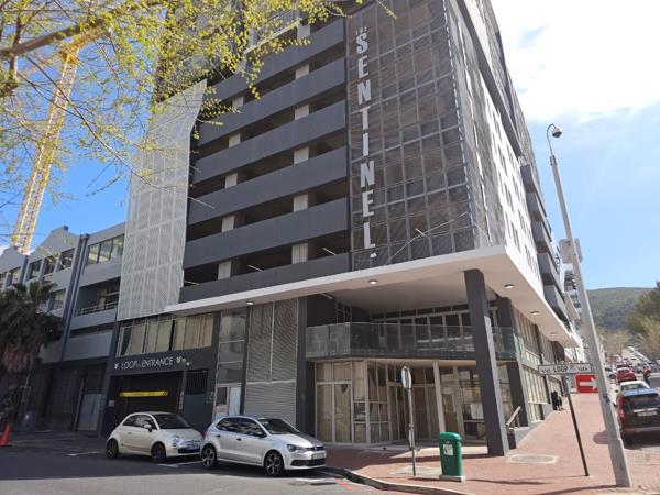 1 021  m² Retail Space