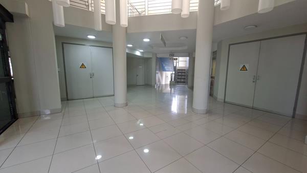 982  m² Commercial space