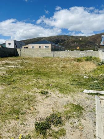 350 m² Land