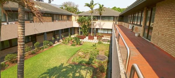 165  m² Commercial space