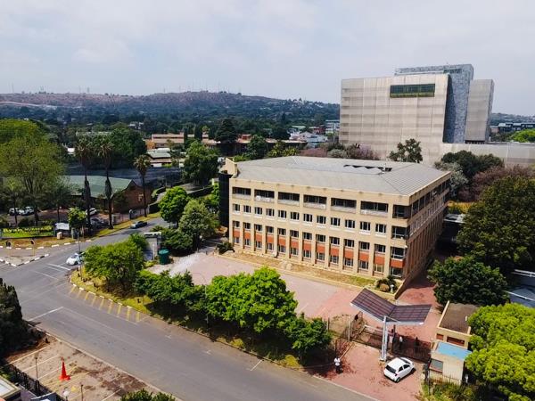 6 000  m² Commercial space