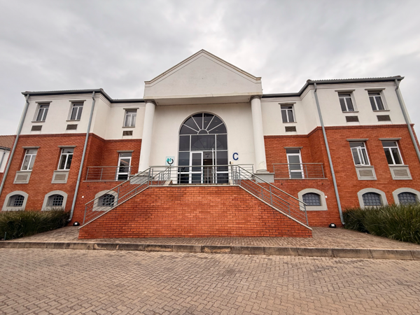 330  m² Commercial space