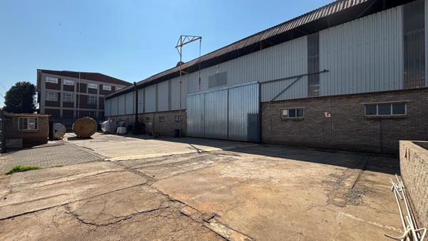 1 200  m² Industrial space