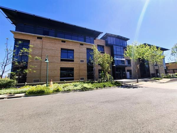 1 023  m² Commercial space