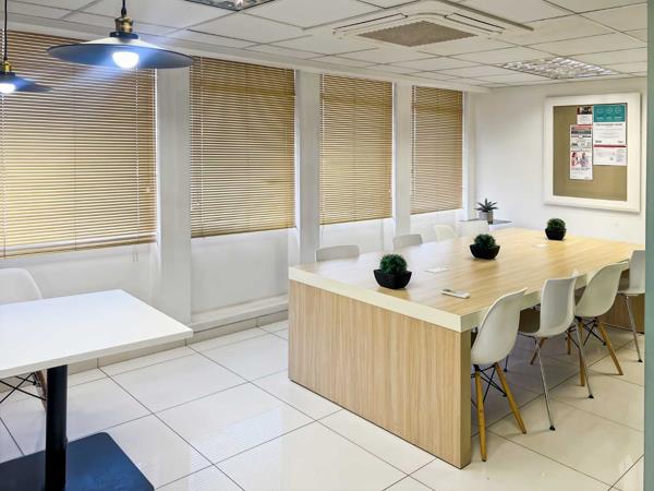 594 m² Office Space