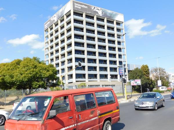 1 350  m² Commercial space