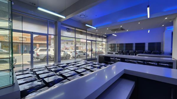 1 100  m² Retail Space