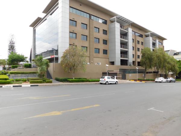 1 558  m² Commercial space