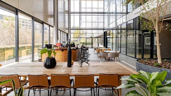 1 638  m² Commercial space