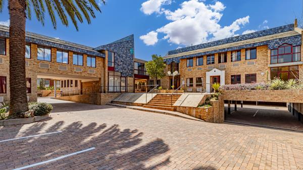 154  m² Commercial space