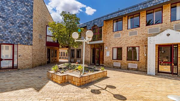 393  m² Commercial space