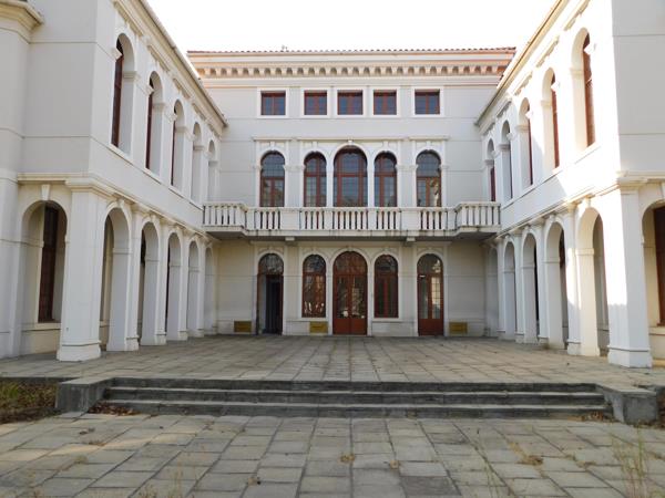 450  m² Commercial space