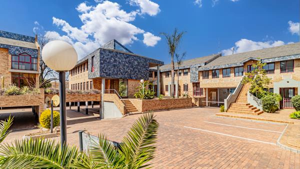 198  m² Commercial space