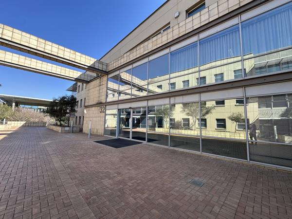 724  m² Commercial space