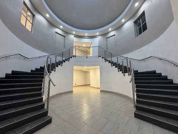 2 165  m² Commercial space