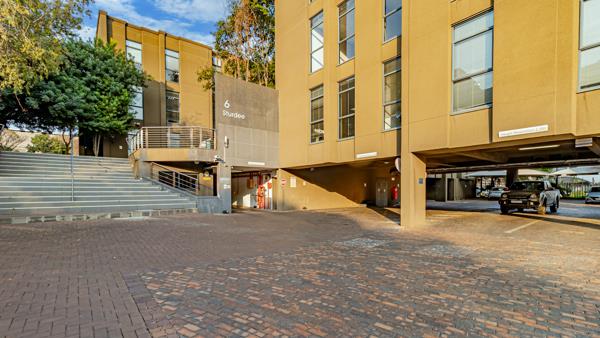 157  m² Commercial space