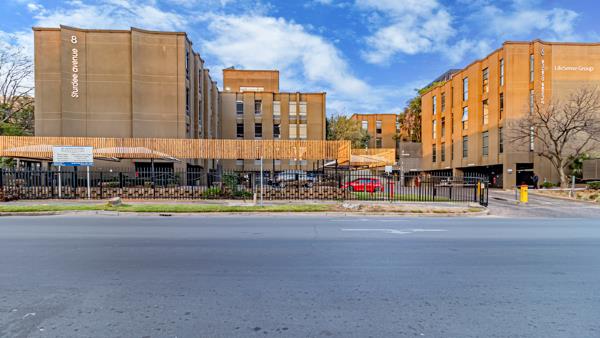 216  m² Commercial space