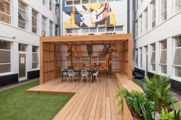 274  m² Commercial space