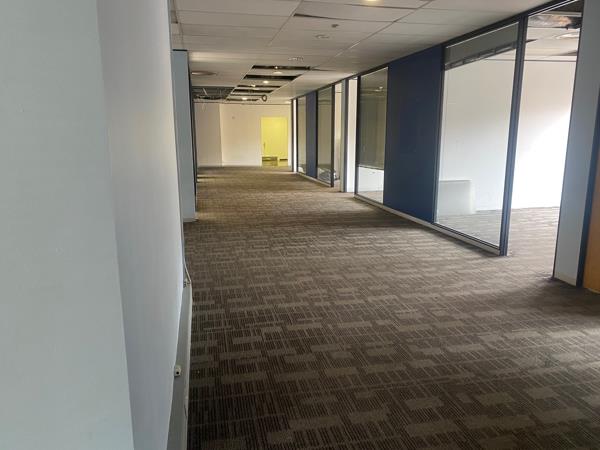 350  m² Commercial space