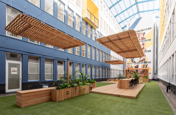 659  m² Commercial space