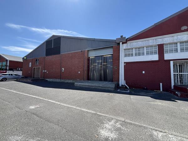 1 558  m² Industrial space