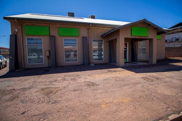 572  m² Commercial space