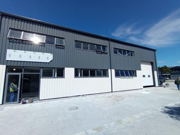 472  m² Industrial space